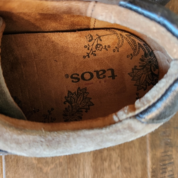 Taos Steady Lace Up Walking Sneaker Suede and Metallic Leather Size 7 - Picture 8 of 9